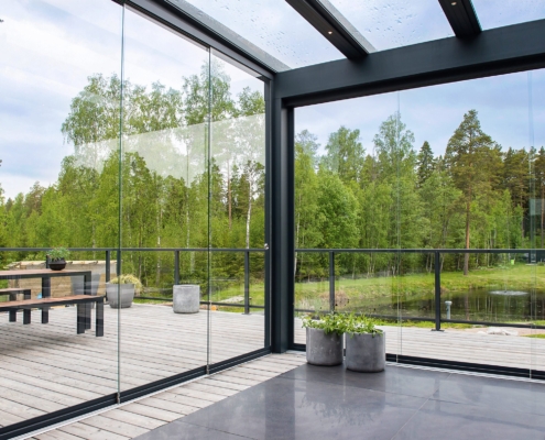 Boční bezrámová zasklení