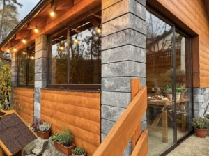 Zasklený dřevěný altán s kamny realizace Třinec