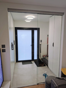 Bezbariérový, posuvné dveře, Třinec, kalené sklo