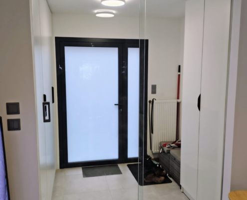 Bezbariérový, posuvné dveře, Třinec, kalené sklo